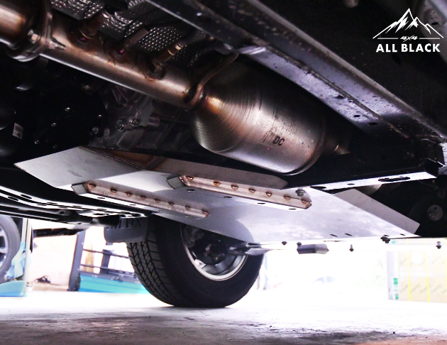 ALL BLACK 全不銹鋼三片式底護板 HILUX 專用 2