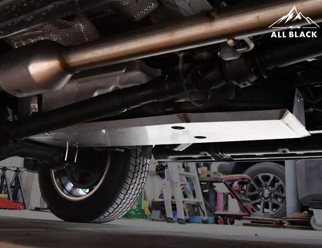 ALL BLACK 全不銹鋼三片式底護板 HILUX 專用 3