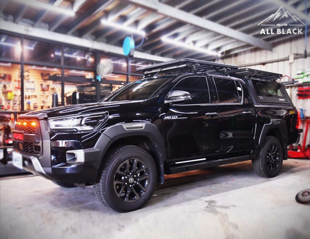Hilux YAKIMA+SMARTCAP 車頂平盤組 1