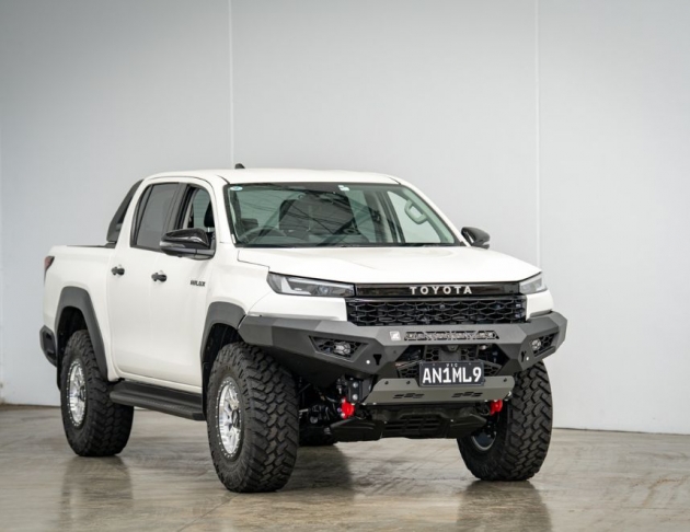 Offroad Animal HILUX TRAVO 前保桿 PREDATOR 侵略者2026+